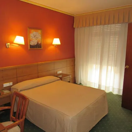 호텔 Virgen Del Camino 3*