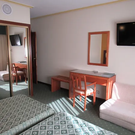 Virgen Del Camino 호텔 3*