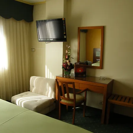 Virgen Del Camino 호텔 3*