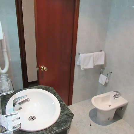 Virgen Del Camino Hotel 3*